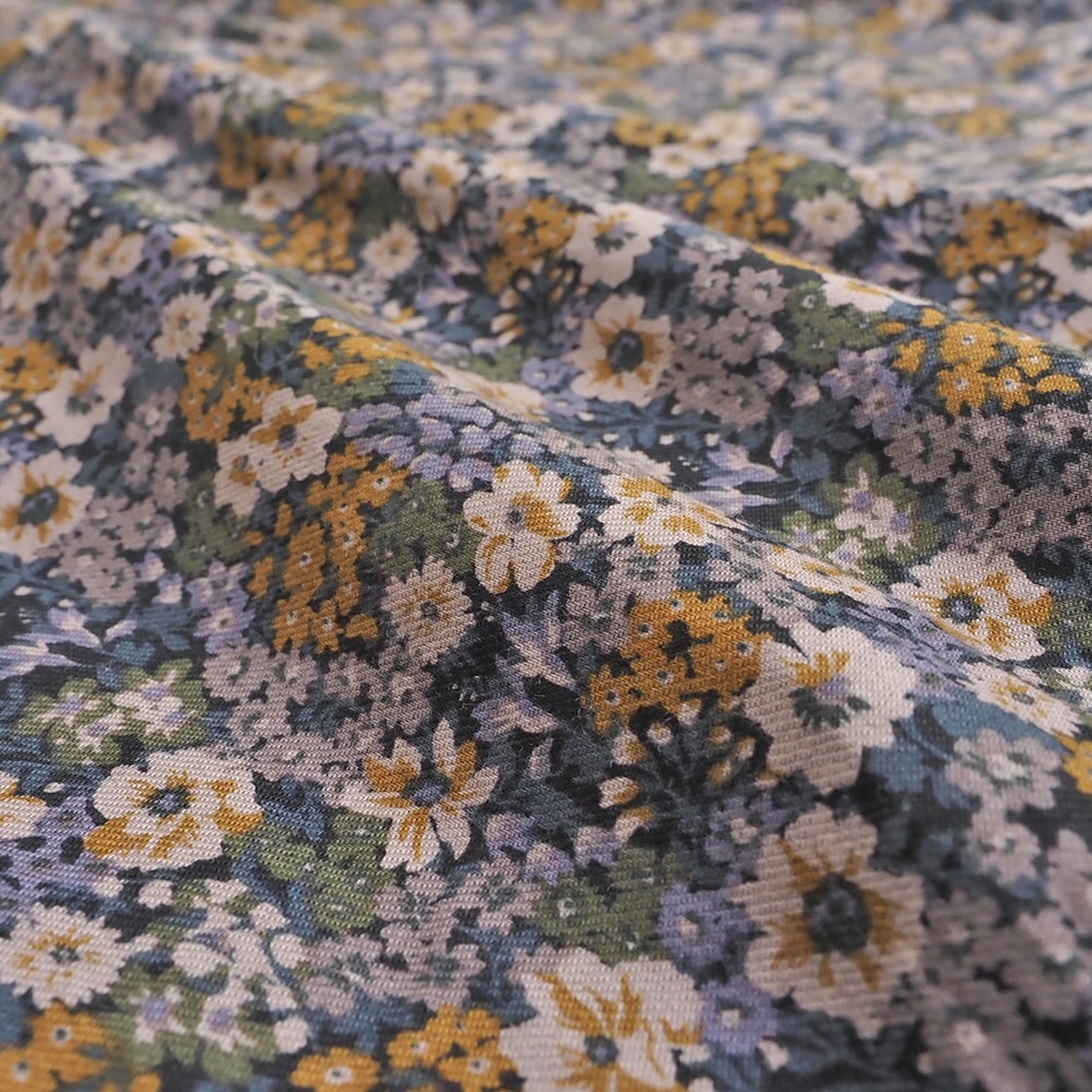 30ビエラベタ小花柄 キャミワンピース ワンピースの素材のアップ