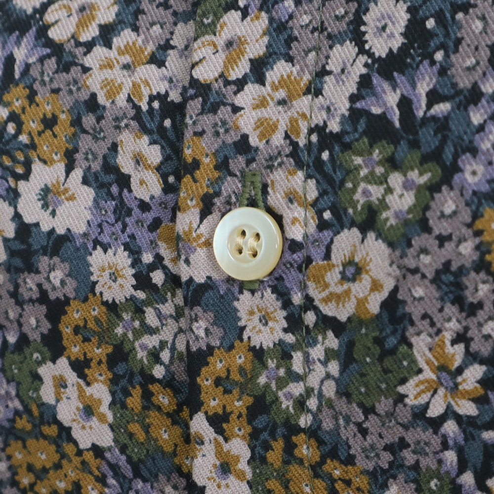 ビエラワッシャー×ビエラベタ小花柄 ヨークシャツ　シャツの正面ディティール