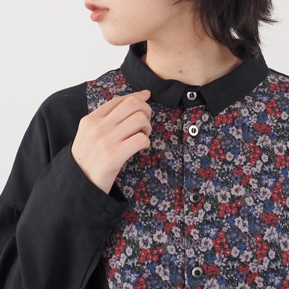 ビエラワッシャー×ビエラベタ小花柄 ヨークシャツ　シャツを着た女性の正面