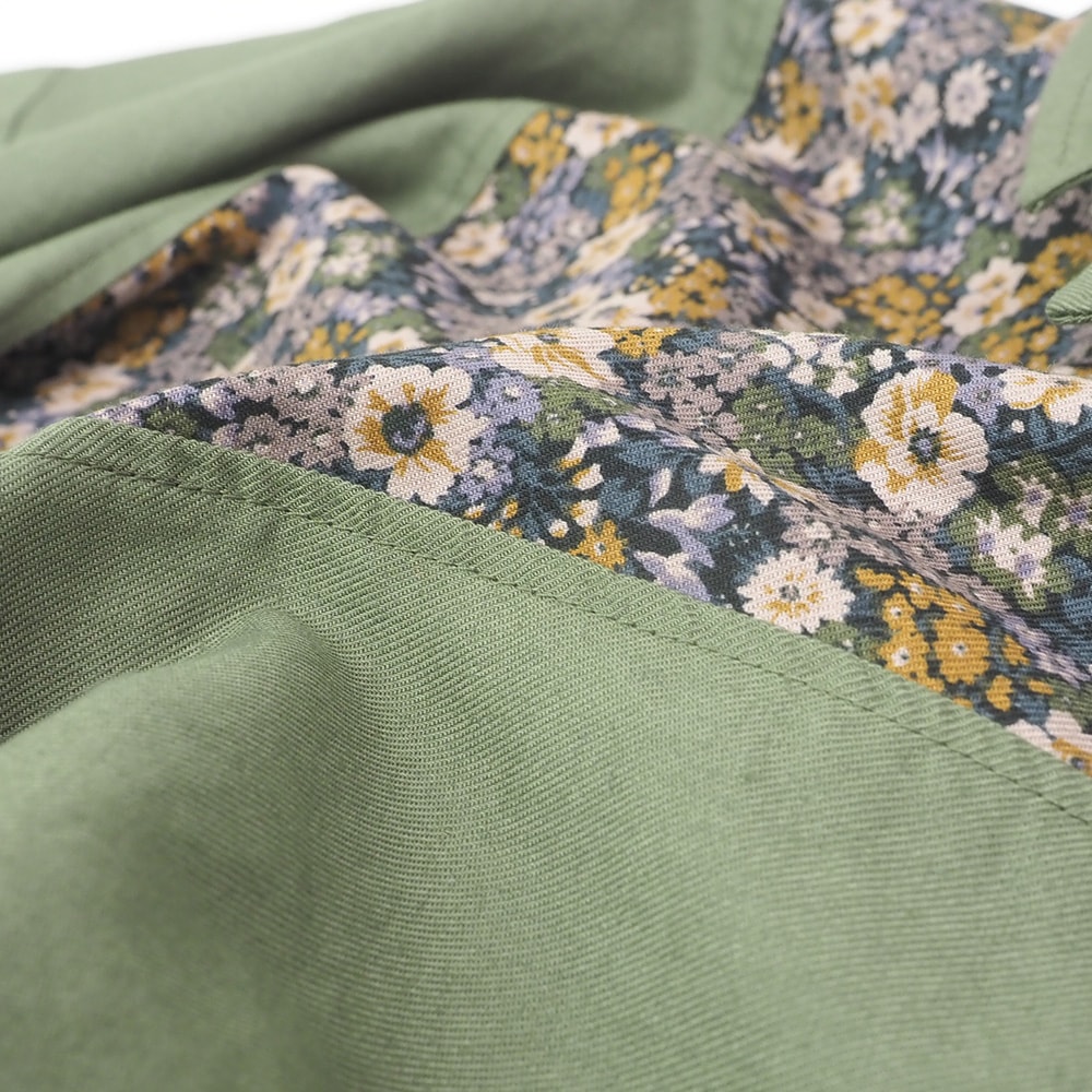 ビエラワッシャー×ビエラベタ小花柄 ヨークシャツ　シャツの素材のアップ