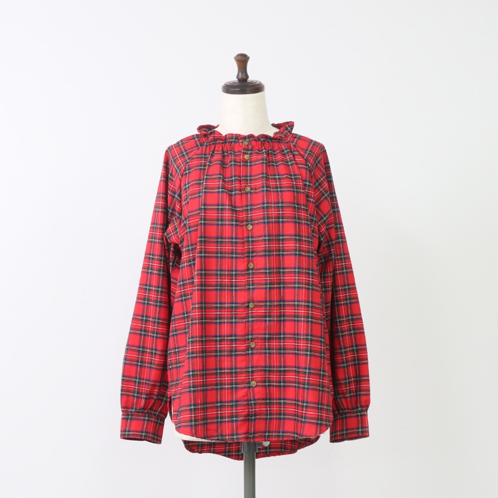 ロイヤルタータン フリルネックシャツ　シャツの正面ディティール