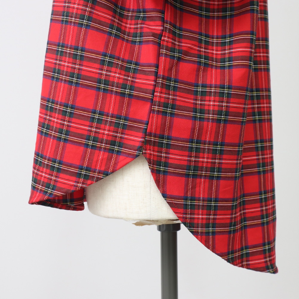 ロイヤルタータン フリルネックシャツ　シャツの正面ディティール