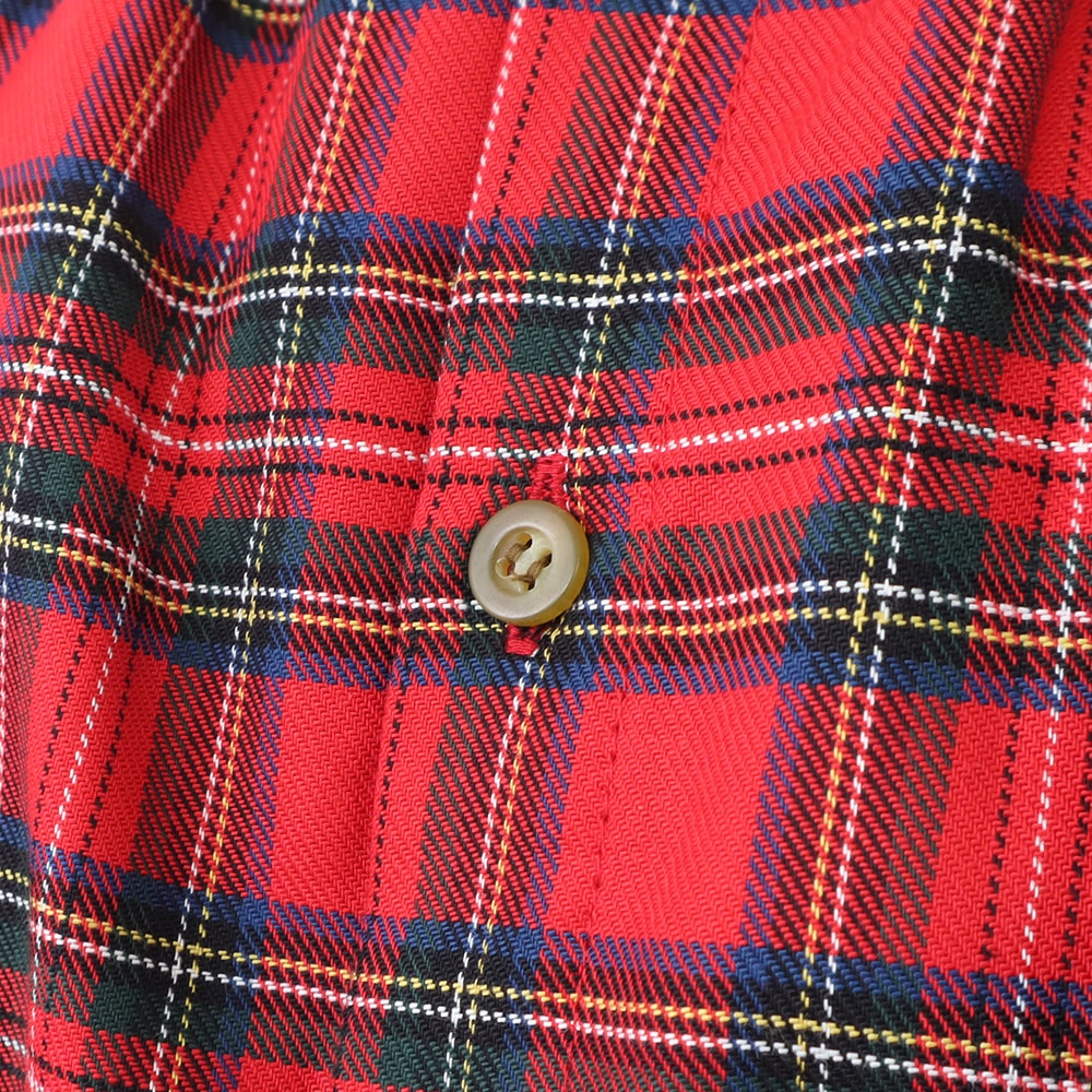 ロイヤルタータン フリルネックシャツ　シャツの正面ディティール