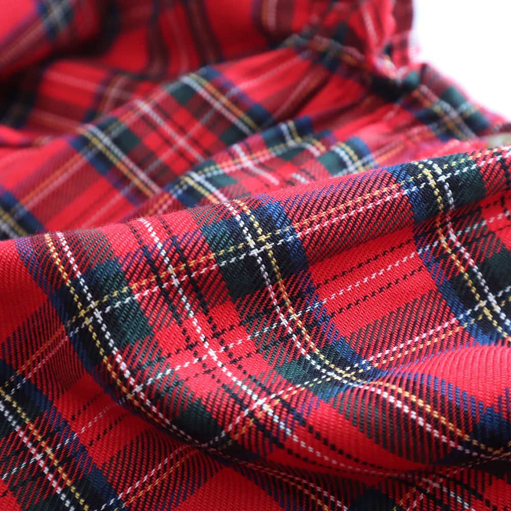 ロイヤルタータン フリルネックシャツ　シャツの素材のアップ