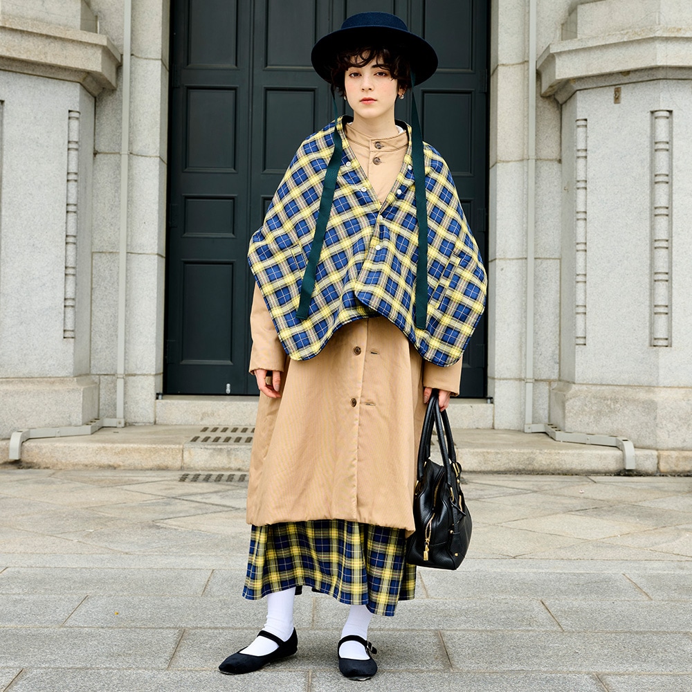 ロイヤルタータン ヨークレースワンピース ワンピースを着た女性の全身