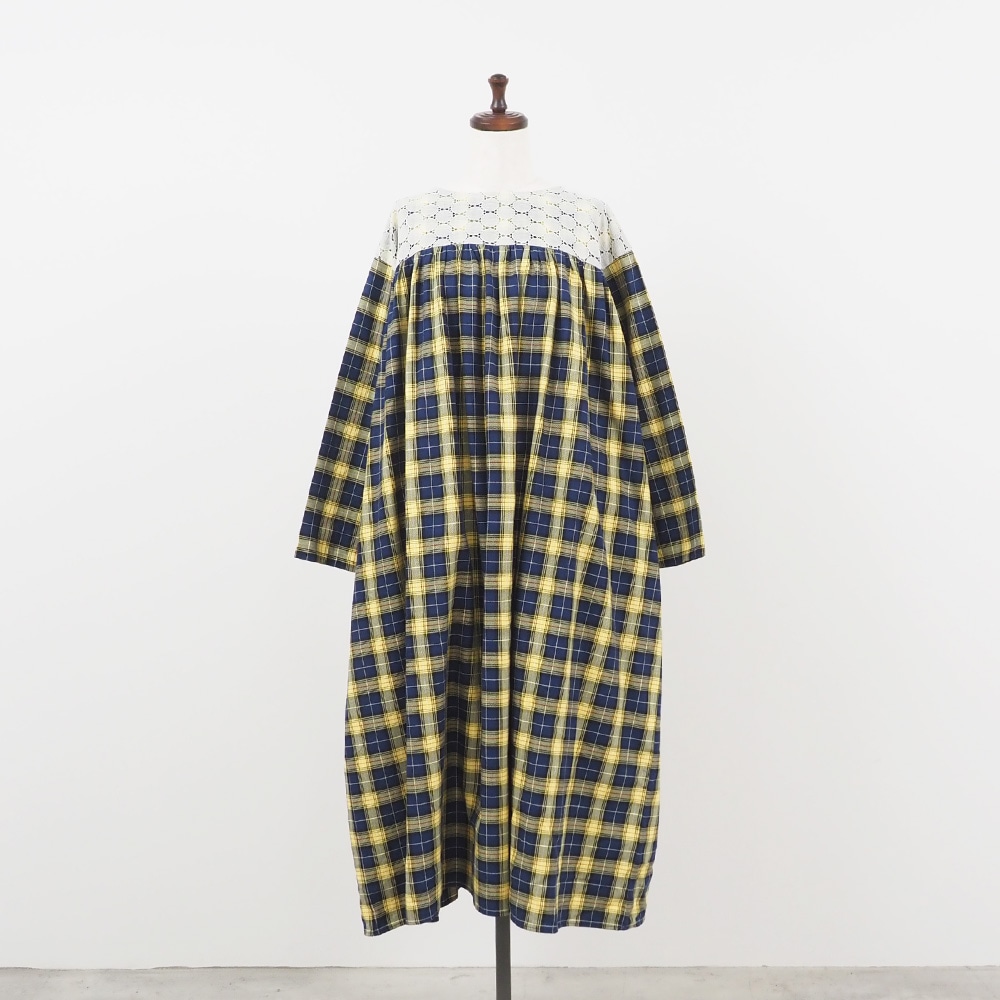 ロイヤルタータン ヨークレースワンピース ワンピースの正面ディティール