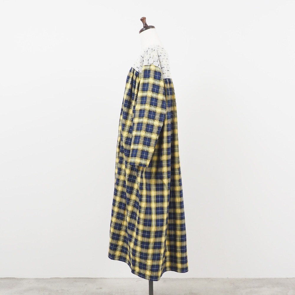 ロイヤルタータン ヨークレースワンピース ワンピースの正面ディティール