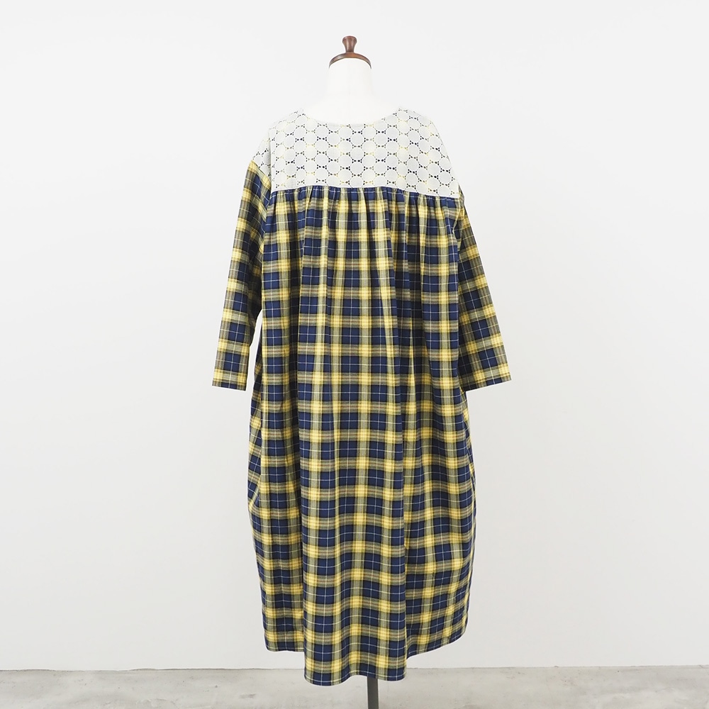 ロイヤルタータン ヨークレースワンピース ワンピースの正面ディティール