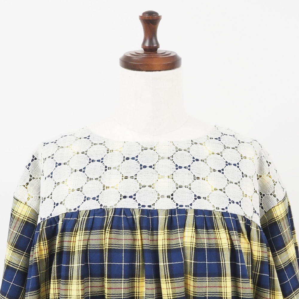 ロイヤルタータン ヨークレースワンピース ワンピースの正面ディティール