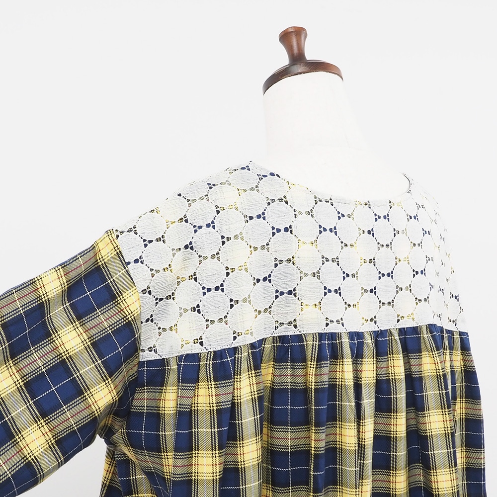 ロイヤルタータン ヨークレースワンピース ワンピースの正面ディティール