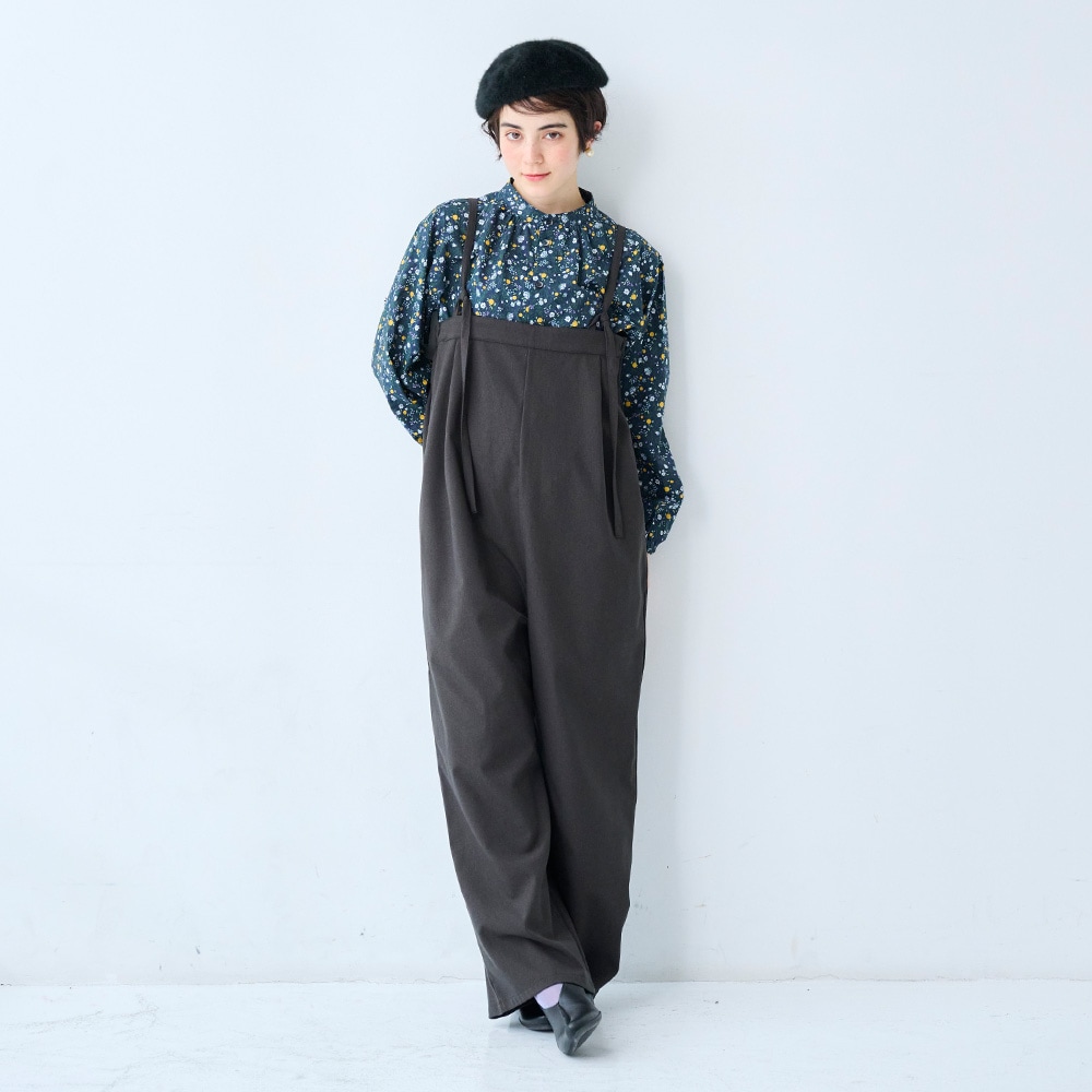 LANATEC-ECOツイルストレッチ オールインワン オールインワンを着た女性の全身