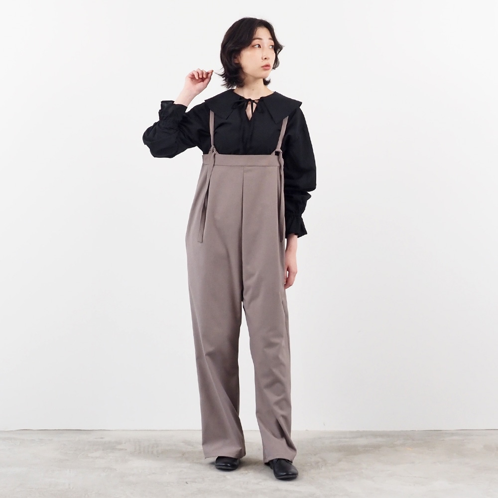 LANATEC-ECOツイルストレッチ オールインワン オールインワンを着た女性の全身