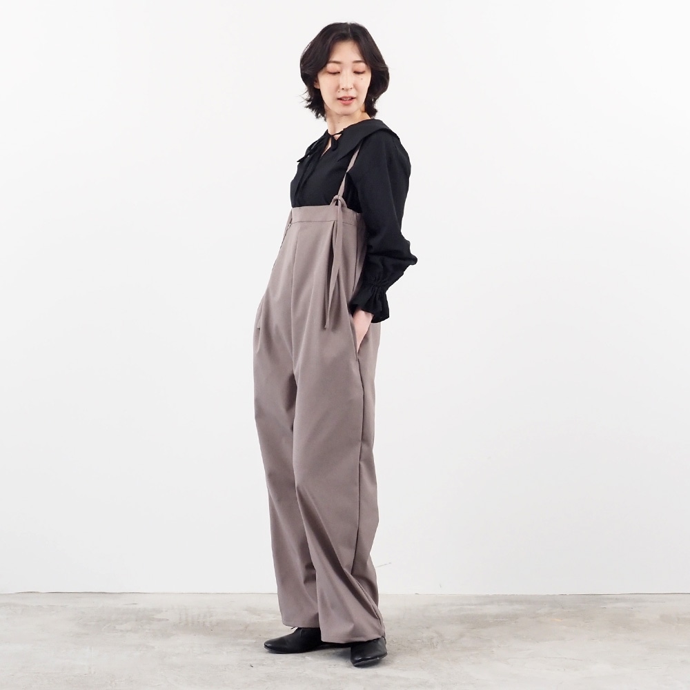 LANATEC-ECOツイルストレッチ オールインワン オールインワンを着た女性の全身