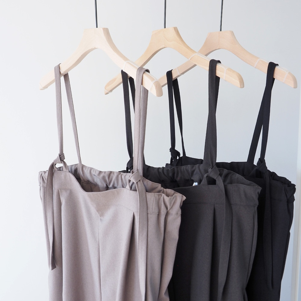 LANATEC-ECOツイルストレッチ オールインワン オールインワンを着た女性の正面