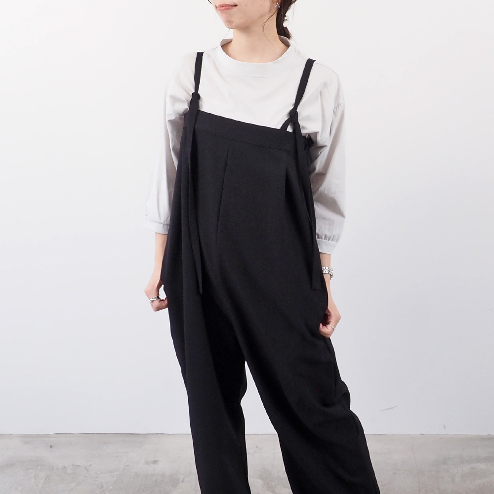 LANATEC-ECOツイルストレッチ オールインワン オールインワンを着た女性の全身