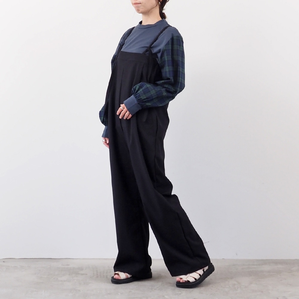 LANATEC-ECOツイルストレッチ オールインワン オールインワンを着た女性の全身