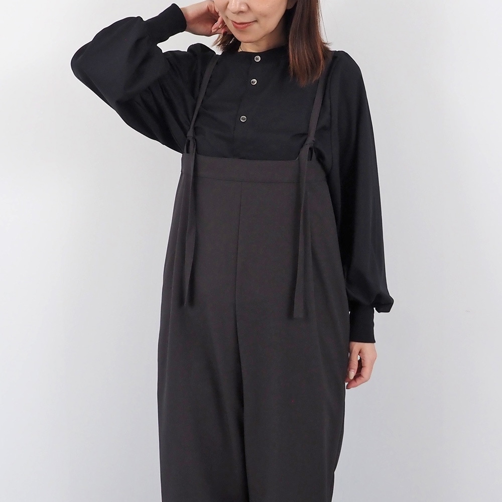 LANATEC-ECOツイルストレッチ オールインワン オールインワンを着た女性の全身