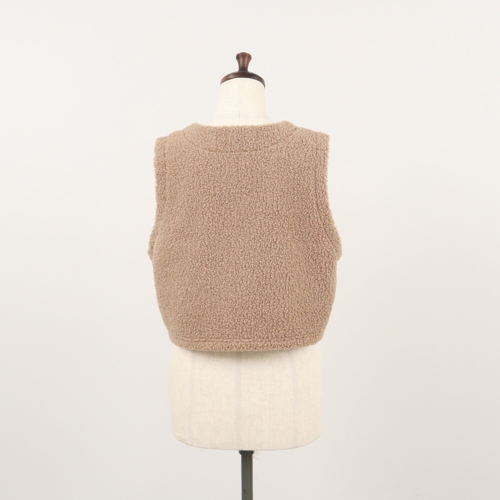 もこもこプードルパイル ショートベスト ベストの正面ディティール