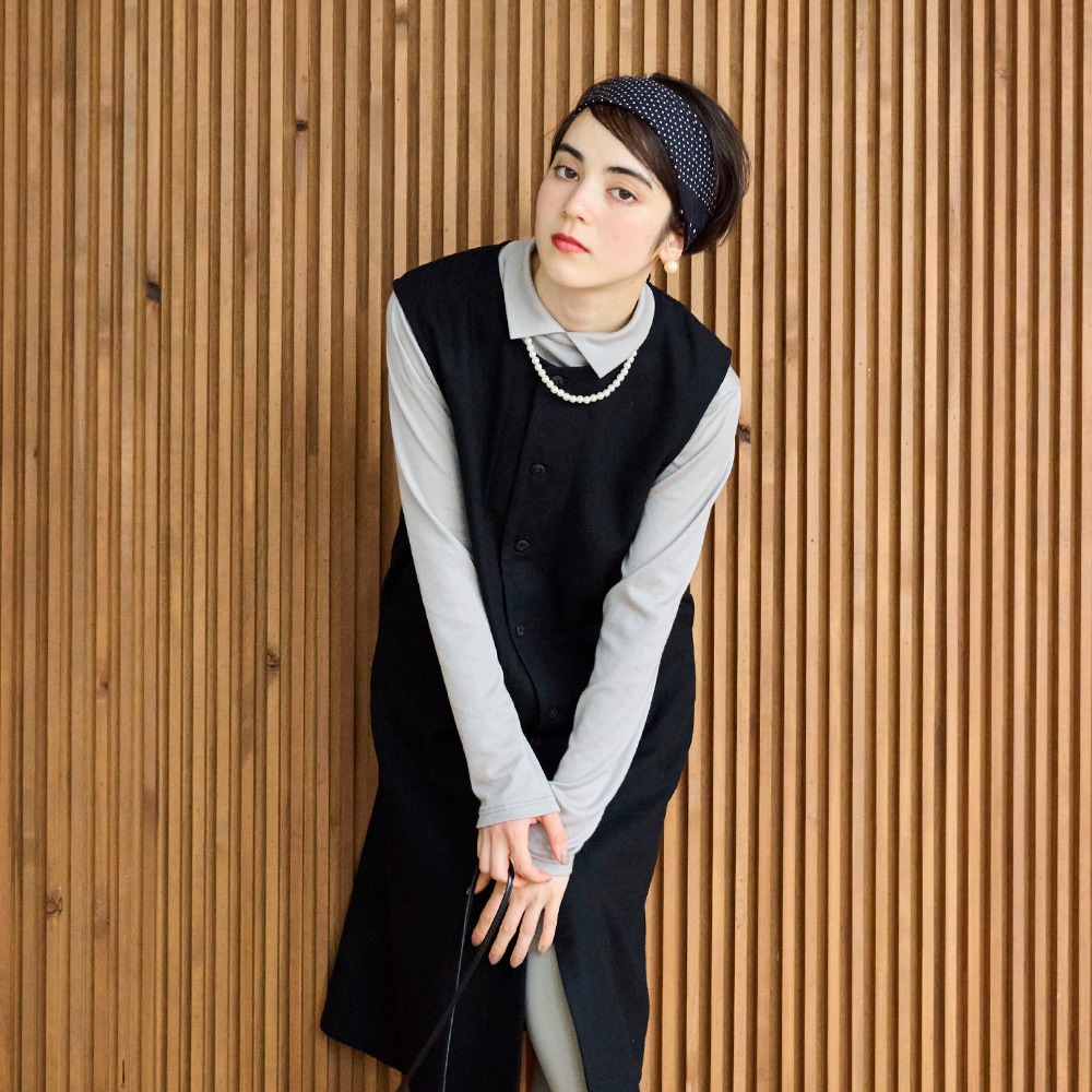 リヨセルハーフミラノリブ 衿付きPO(2WAY)　プルオーバーを着た女性の正面