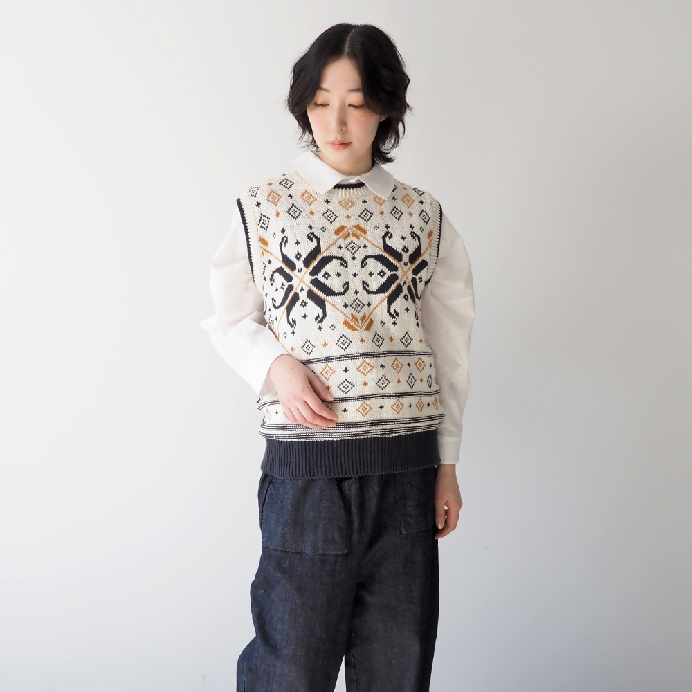 ベストインフォメーショナルダイアグラム : a collection of g… NARU(ナル) コンパクトヤーン 雪柄ケーブルベスト 666400 | 2025秋冬