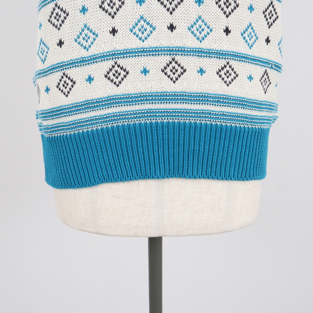 コンパクトヤーン 雪柄ケーブルベスト　ベストの正面ディティール