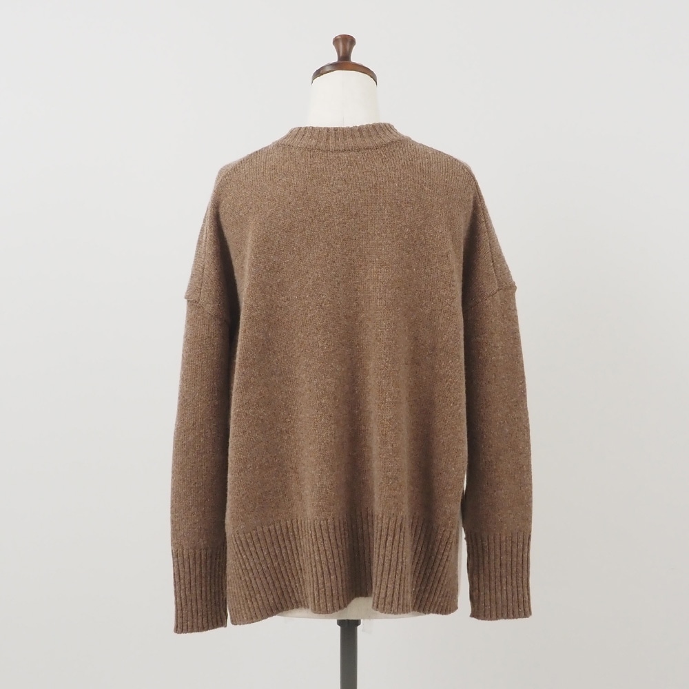 エアーヤーンコットン 伸び猫コモドニット ニットの正面ディティール