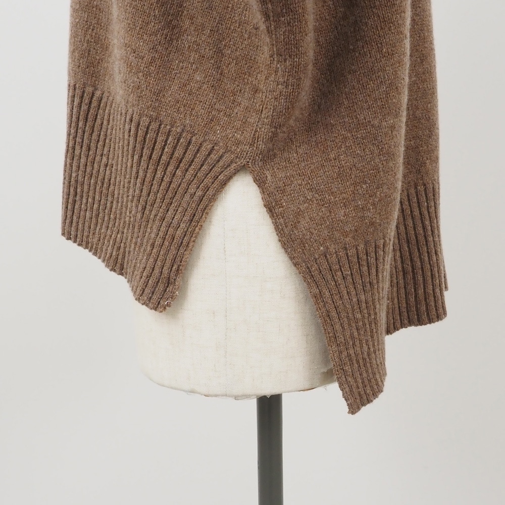 エアーヤーンコットン 伸び猫コモドニット ニットの正面ディティール