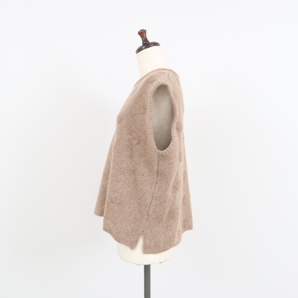 タスマニアラム パイルドットニットベスト　ベストの正面ディティール