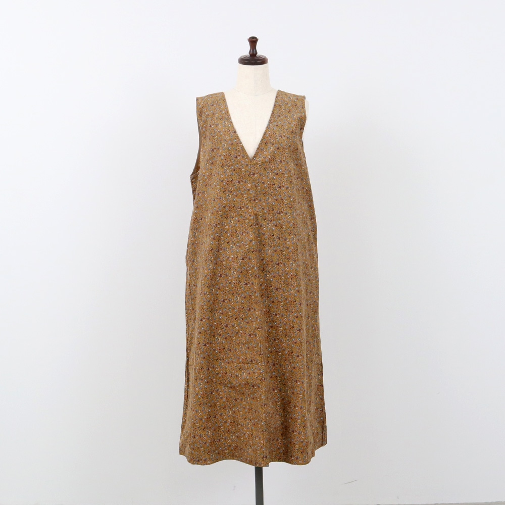 21コーデュロイ小花柄 ジャンパースカート ジャンパースカートの正面ディティール