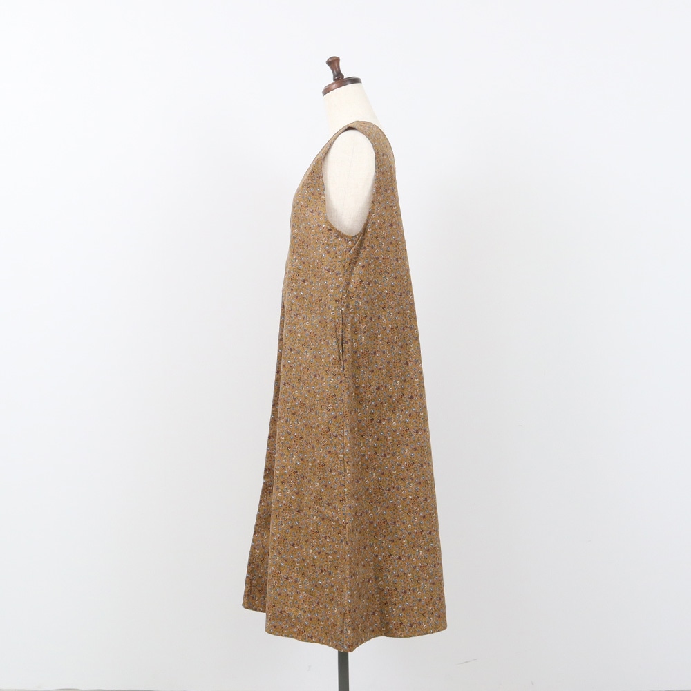 21コーデュロイ小花柄 ジャンパースカート ジャンパースカートの正面ディティール