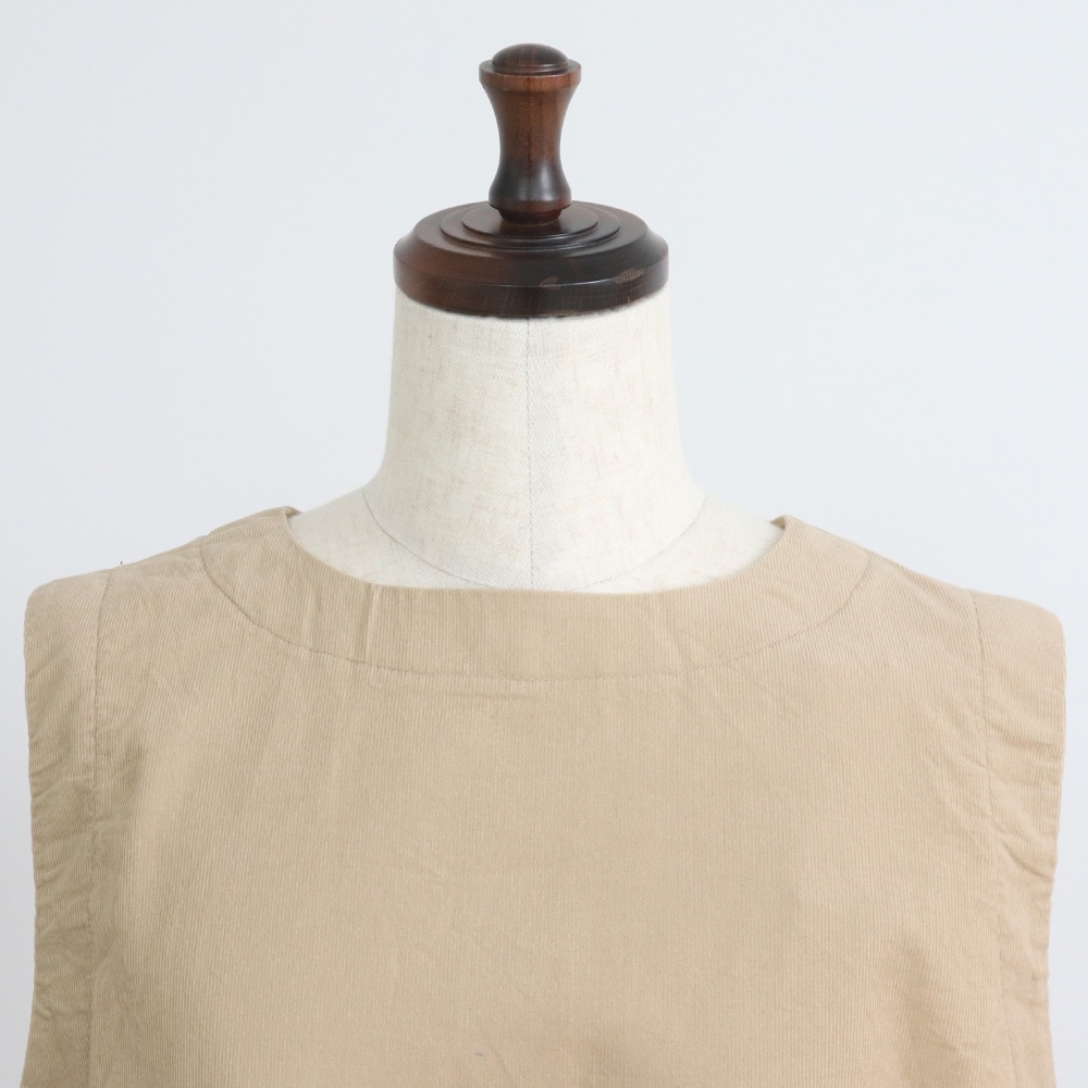 シャツコール ラウンドベスト　ベストの正面ディティール