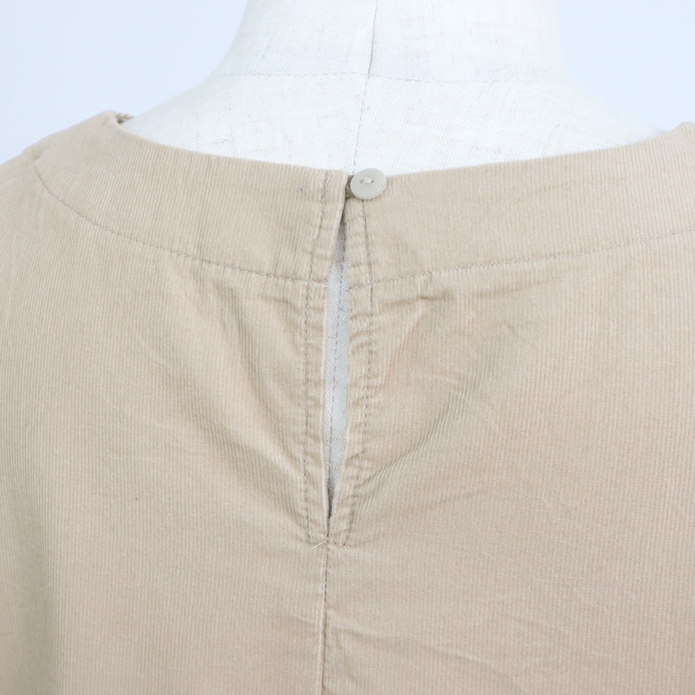 シャツコール ラウンドベスト　ベストの正面ディティール