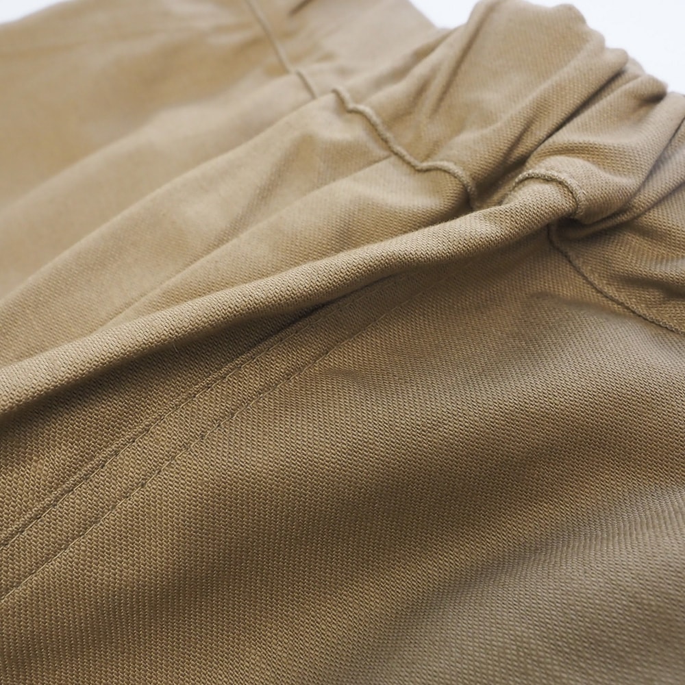 ムラ糸ミリタリーバックサテン クラフトパンツ　パンツの素材のアップ