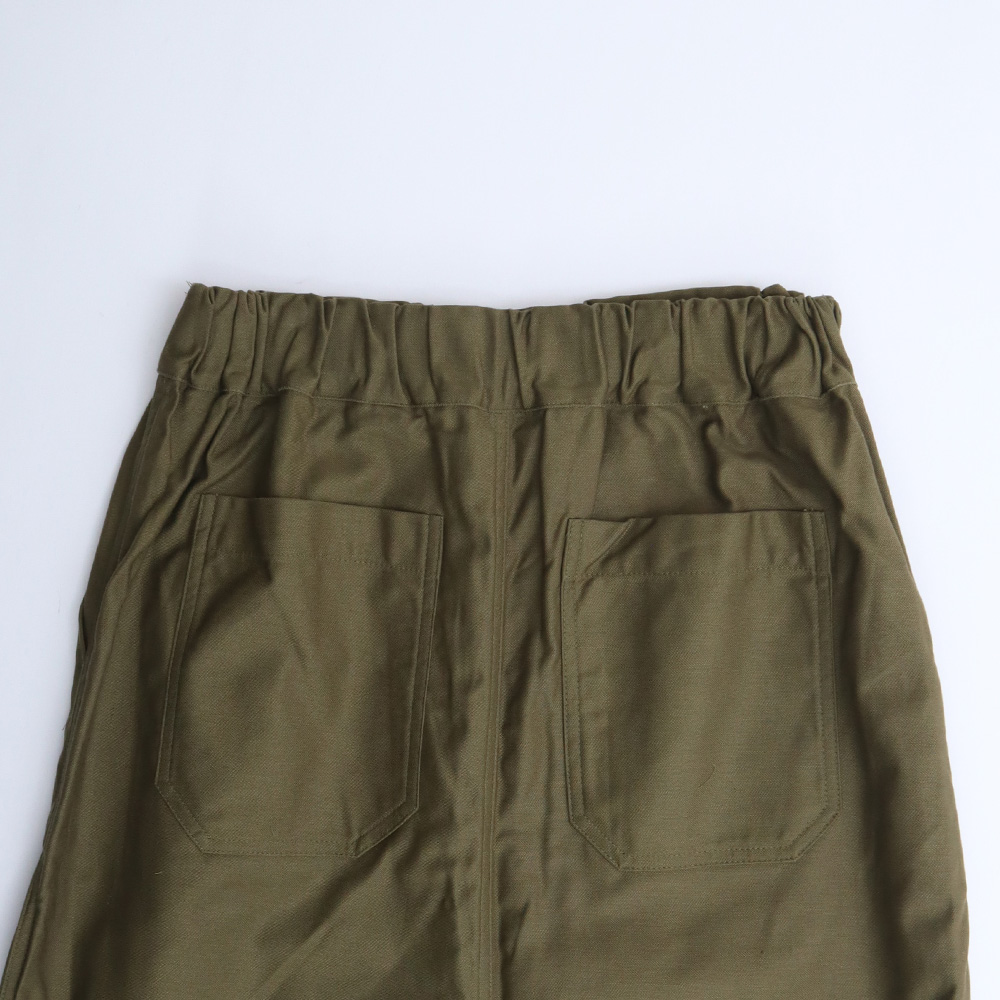 ムラ糸ミリタリーバックサテン ベイカースカート スカートの正面ディティール