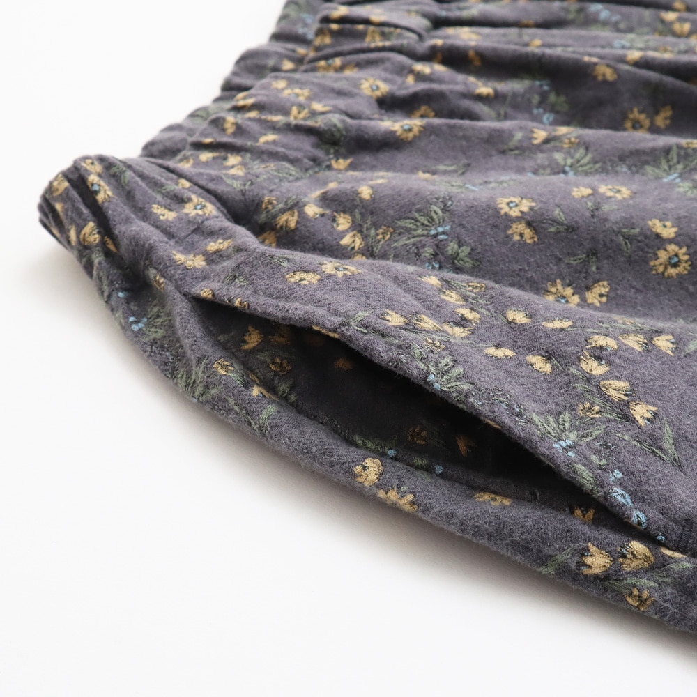 20ビエラ起毛バイアス花柄 ロングエッグパンツ　パンツの正面ディティール