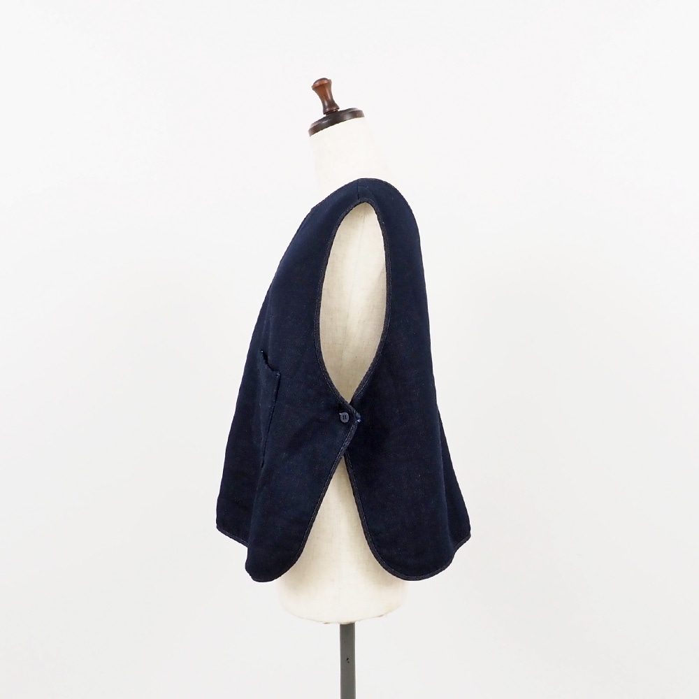 ムラデニム裏起毛 フリップベスト(2WAY) ベストの正面ディティール