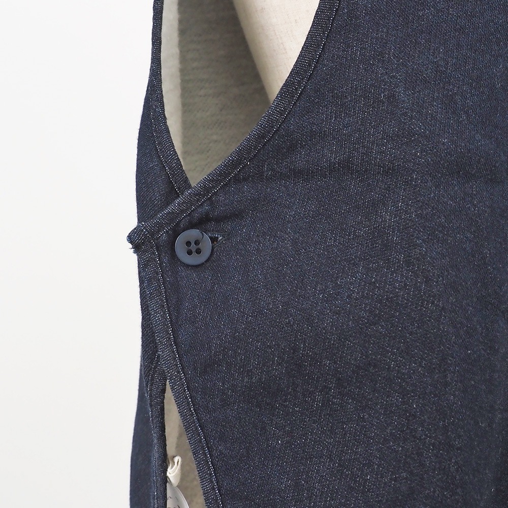 ムラデニム裏起毛 フリップベスト(2WAY) ベストの正面ディティール