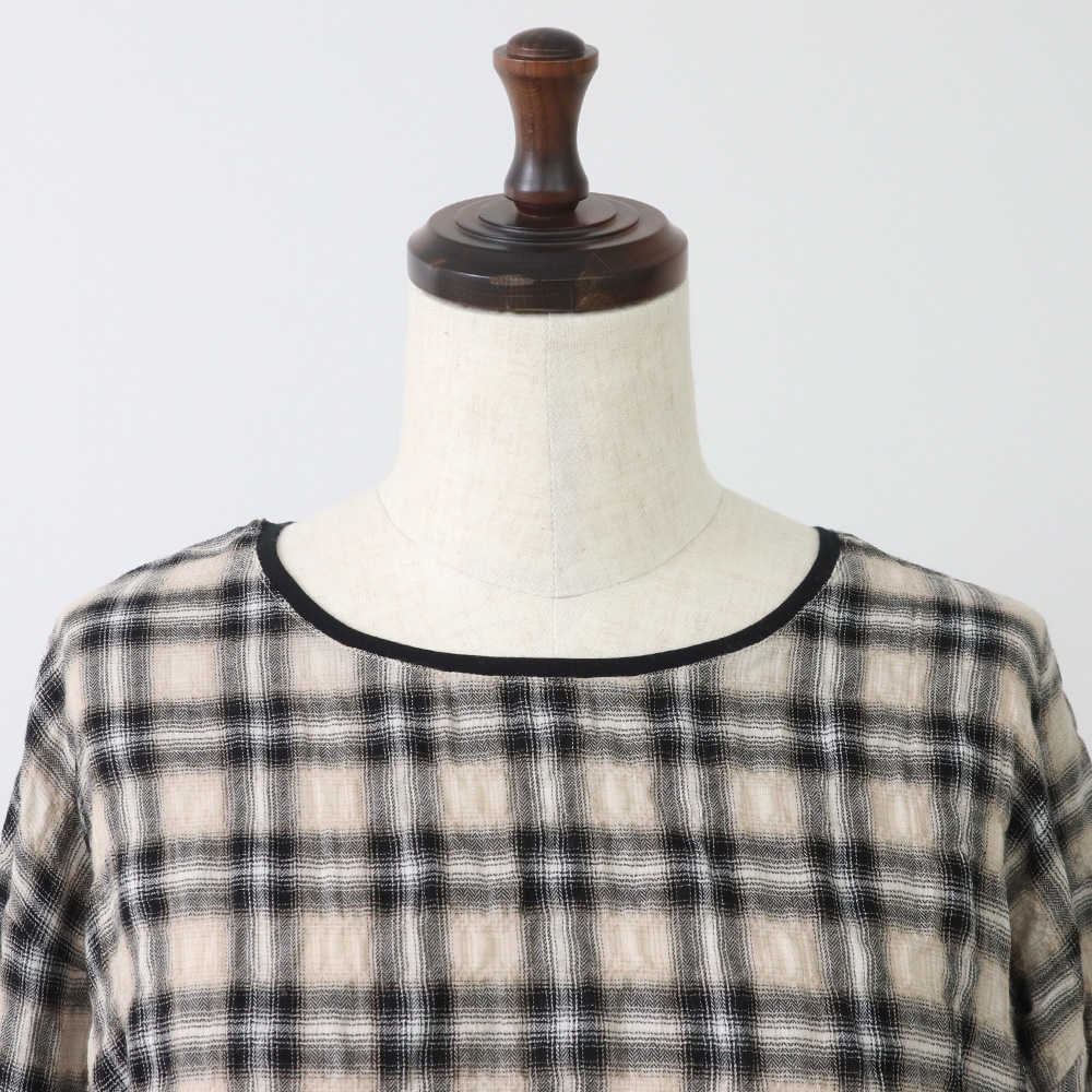 へリンボンシャーリングチェック ラウンドシャツ　プルオーバーの正面ディティール