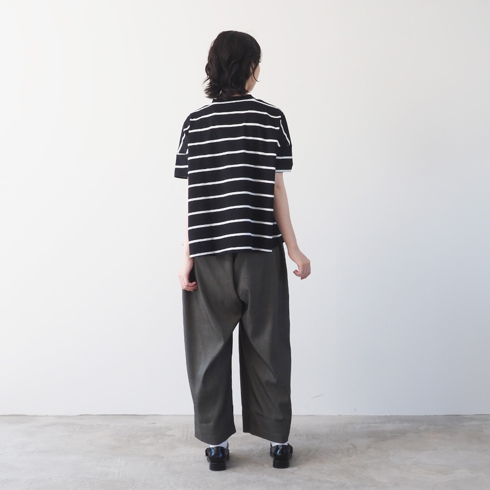 60/2ハイゲージ天竺ボーダー ワイドT　Ｔシャツを着た女性の全身