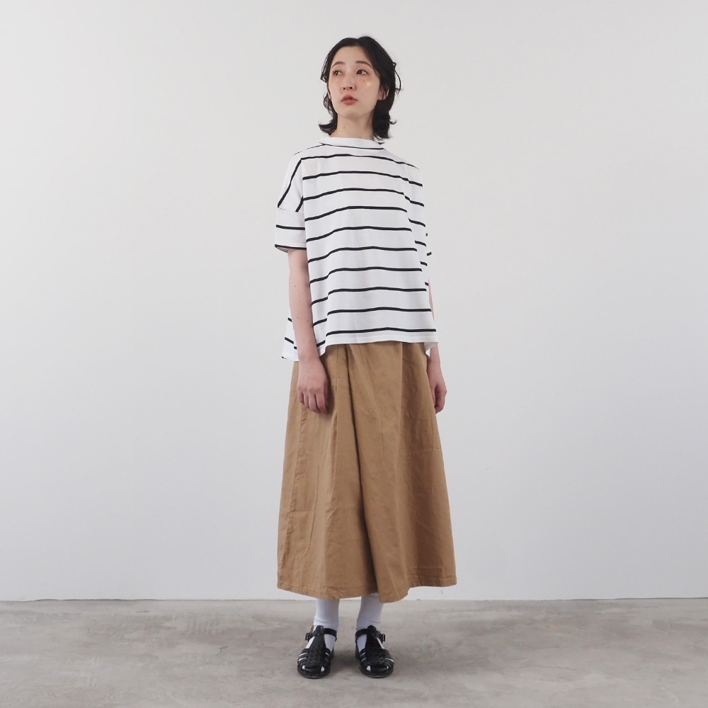 60/2ハイゲージ天竺ボーダー ワイドT　Ｔシャツを着た女性の全身