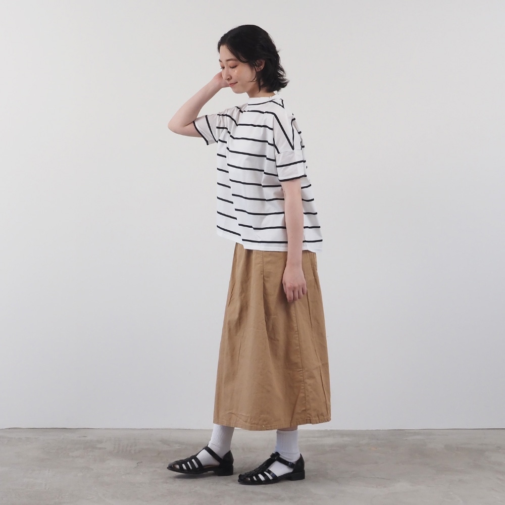 60/2ハイゲージ天竺ボーダー ワイドT　Ｔシャツを着た女性の全身