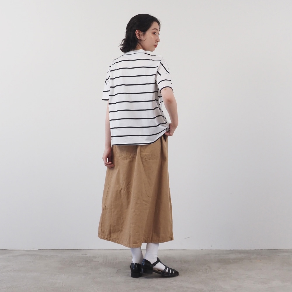 60/2ハイゲージ天竺ボーダー ワイドT　Ｔシャツを着た女性の全身