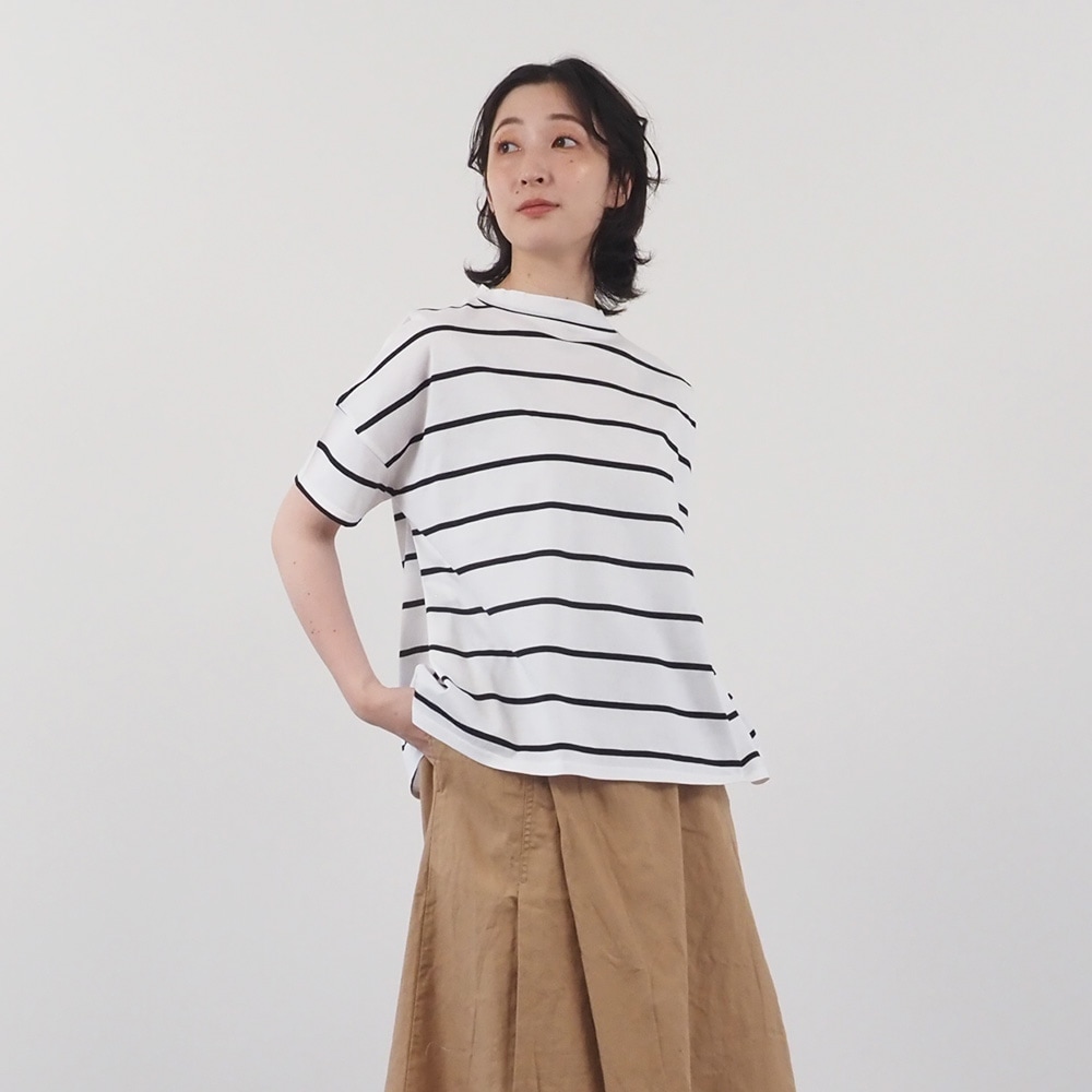 60/2ハイゲージ天竺ボーダー ワイドT　Ｔシャツを着た女性の正面