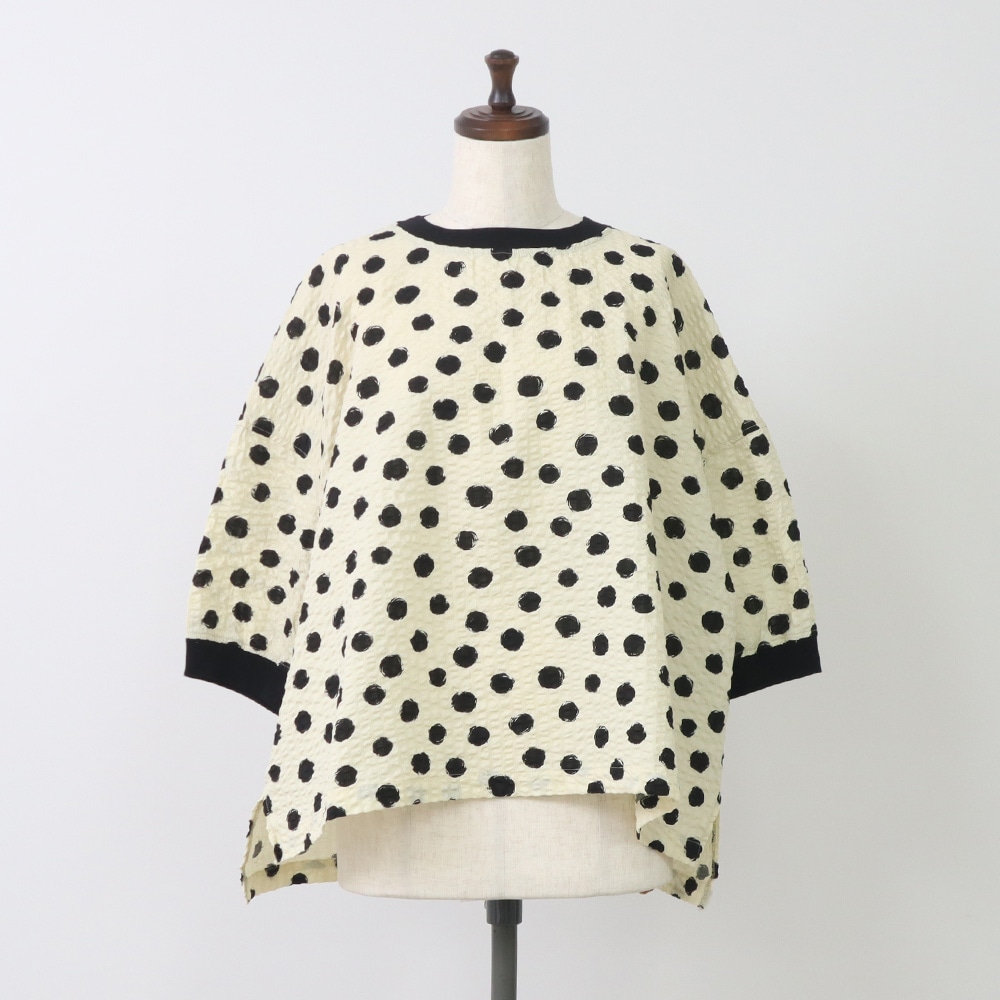 リップルクロスランダムドット ワイドT　プルオーバーの正面ディティール