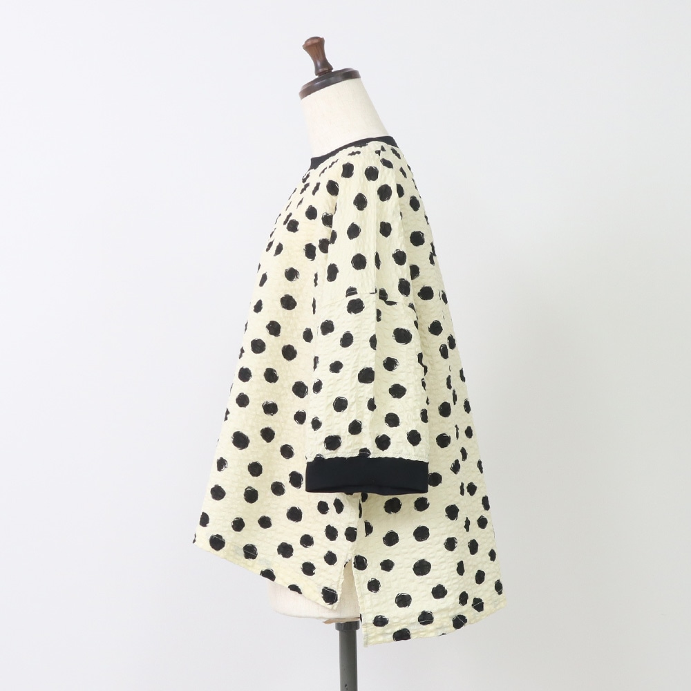 リップルクロスランダムドット ワイドT　プルオーバーの正面ディティール