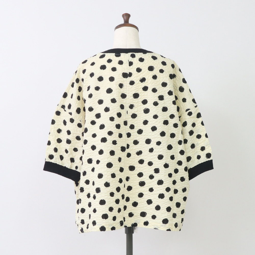 リップルクロスランダムドット ワイドT　プルオーバーの正面ディティール