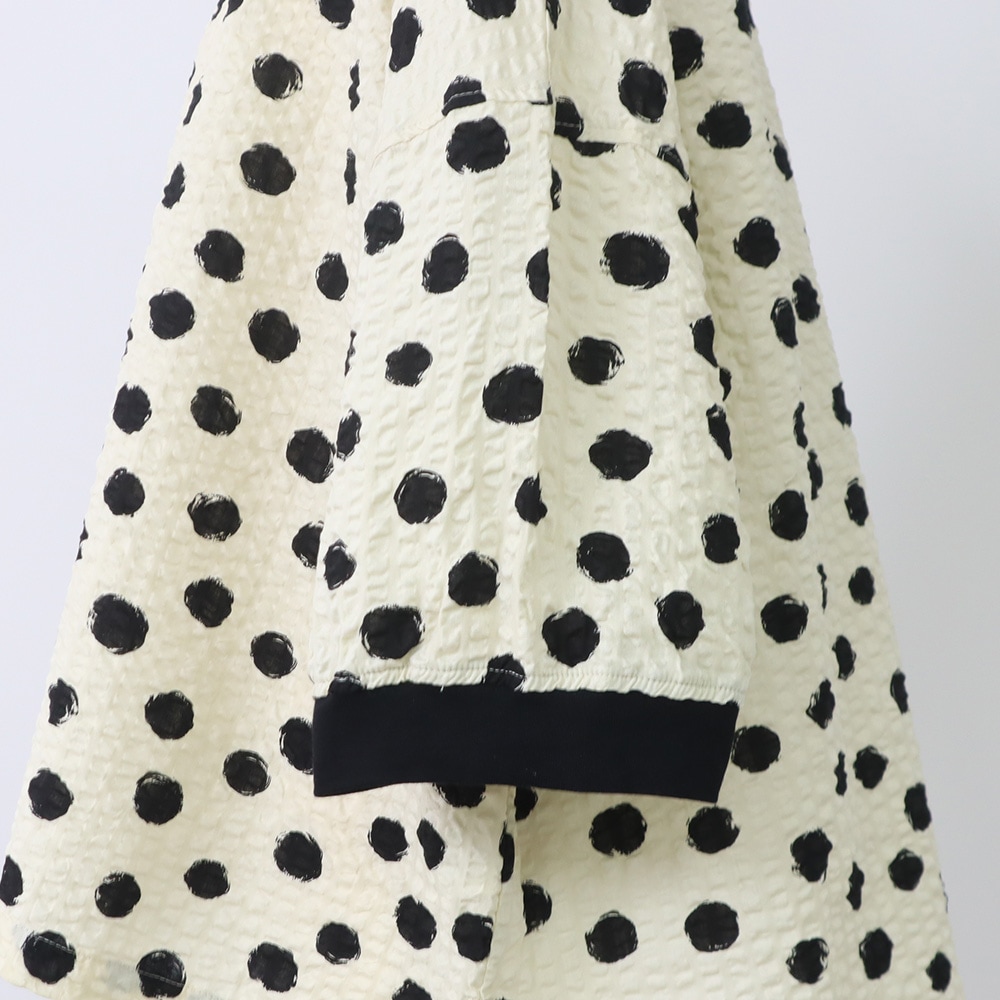 リップルクロスランダムドット ワイドT　プルオーバーの正面ディティール