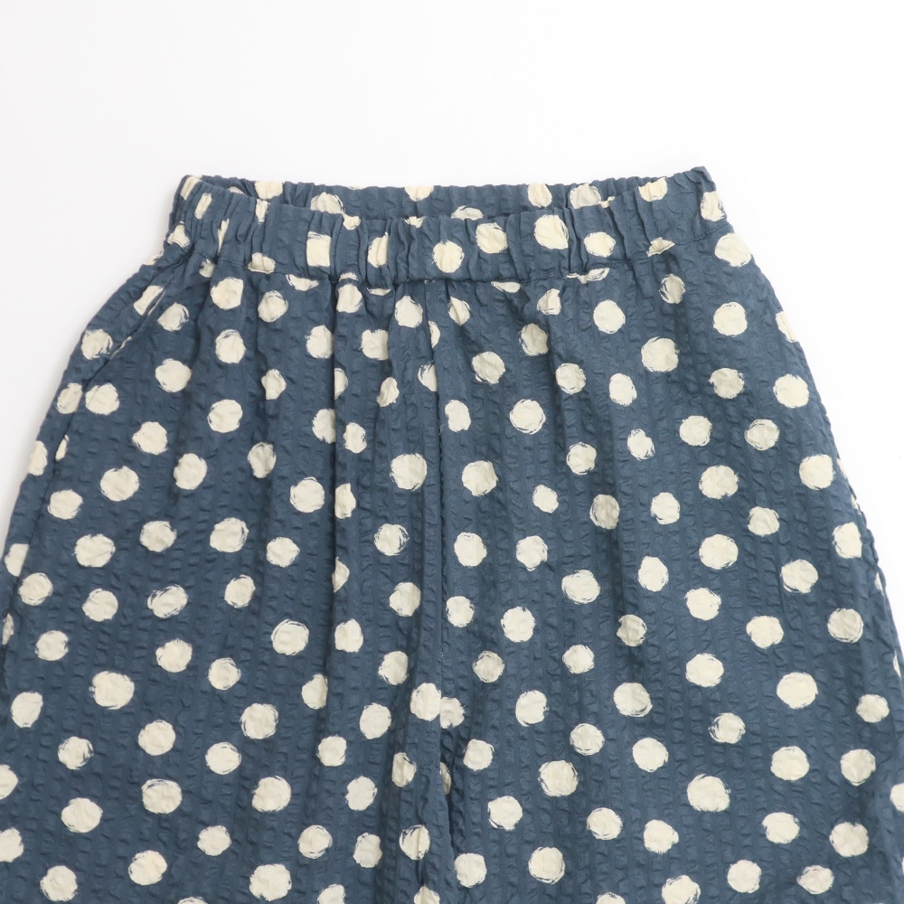 リップルクロスランダムドット エッグパンツ　パンツの正面ディティール