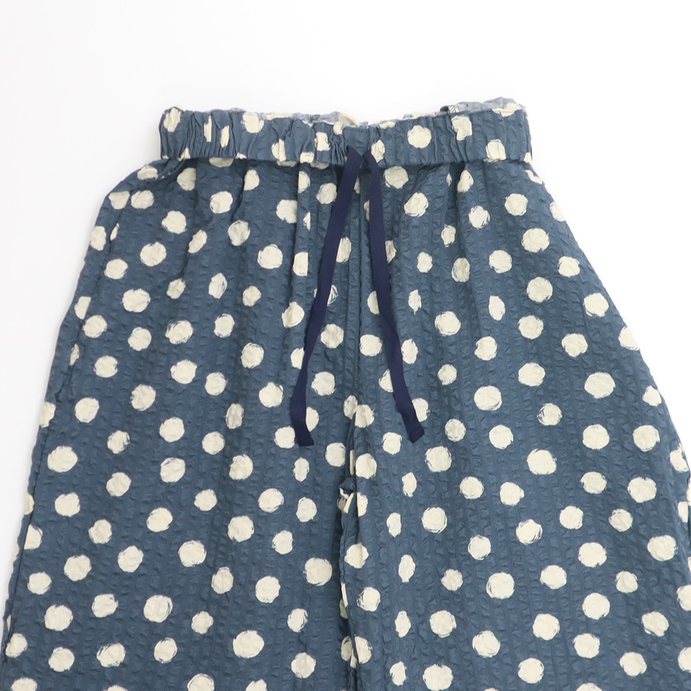 リップルクロスランダムドット エッグパンツ　パンツの正面ディティール