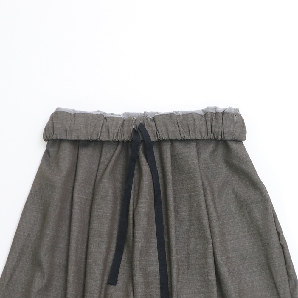 シャンブレーツイル タックワイドパンツ パンツの正面ディティール